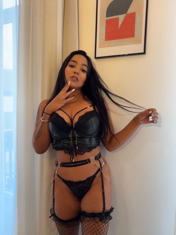 MORENA DE ENSUEÑO SEXY LATINA
