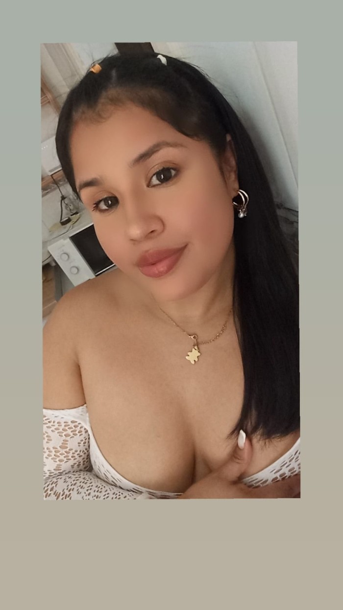 JUGUETONA Y FIESTERA DISPONIBLE EN TORRASA