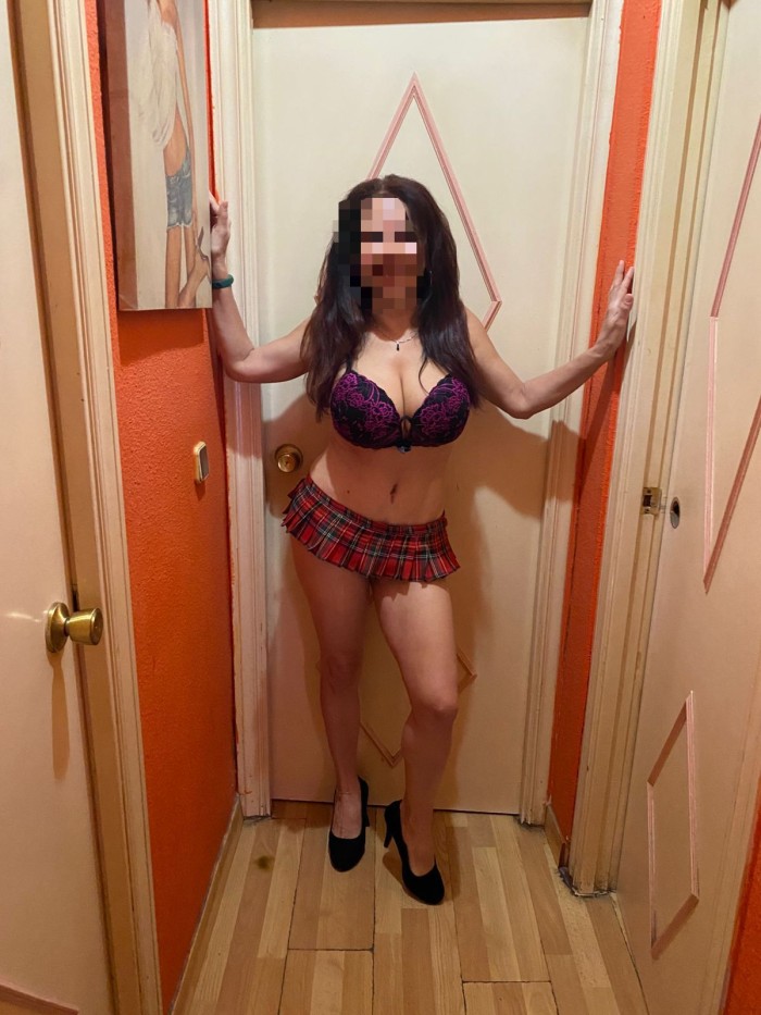 KARINA, MAMI ARDIENTE BRASILEÑA EN MADRID