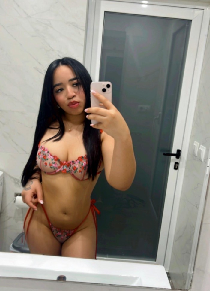 Venezolana joven y caliente con ganas de follar