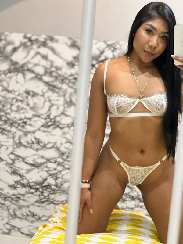 CACHONA DIVERTIDA Y CON CABELLO HERMOSO Y SEXY