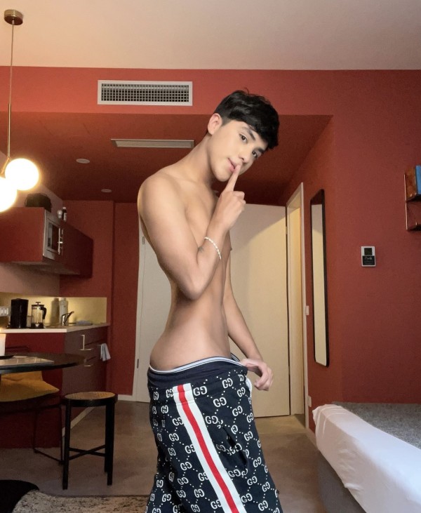 Valentino nuevo en tu ciudad sex depraved