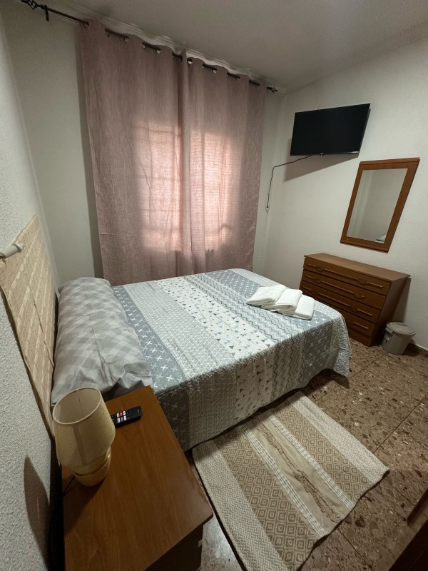 Habitación climatizada disponible en centro de Puertollano