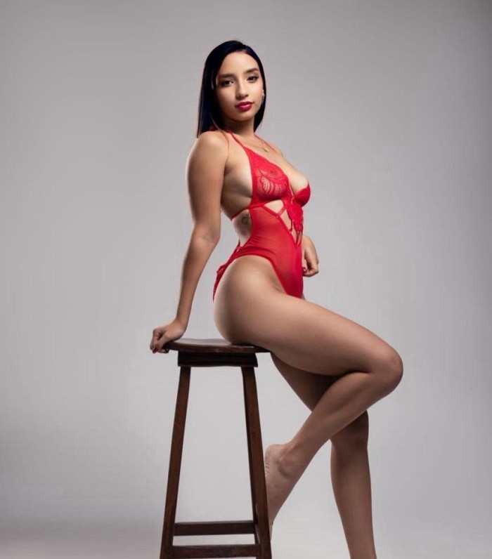 Camila, una joven venezolana delgada y estilizada