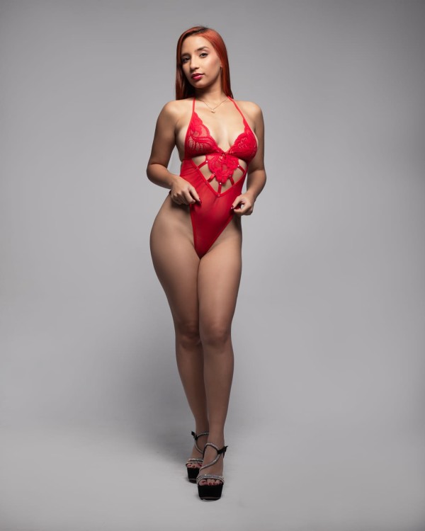 Camila, una joven venezolana delgada y estilizada