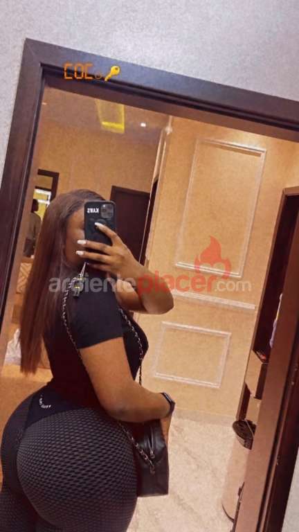 JUGUETONAS CALIENTES CON UNAS CURVAS ESPECTACULARE