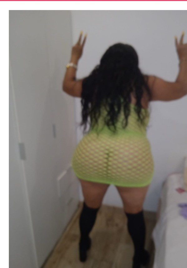 Encantadora fiestera exquisita madurita