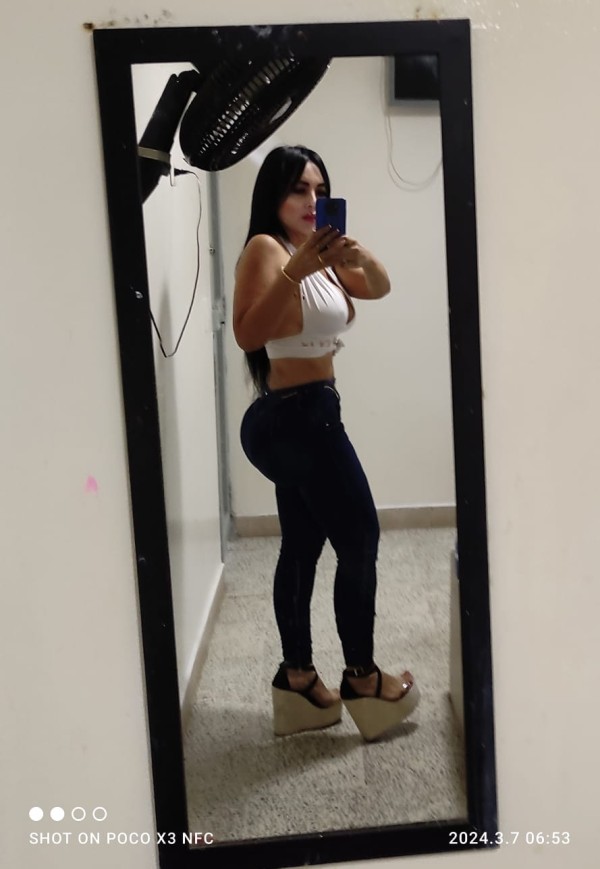 COLOMBIANA MUY CALIENTE Y JUGUETONA