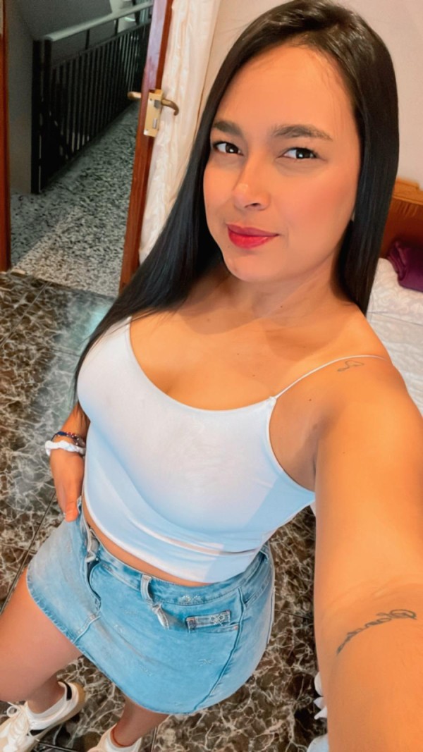 MELISSA  CARIÑOSA DISPONIBLE
