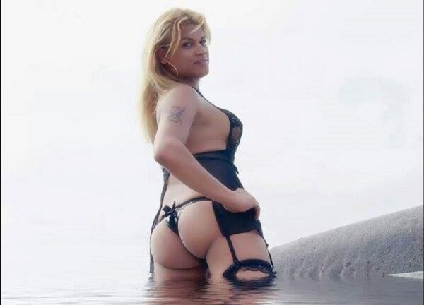 TOP TRANS CON UN GRANDE CARAMELO PARA TI