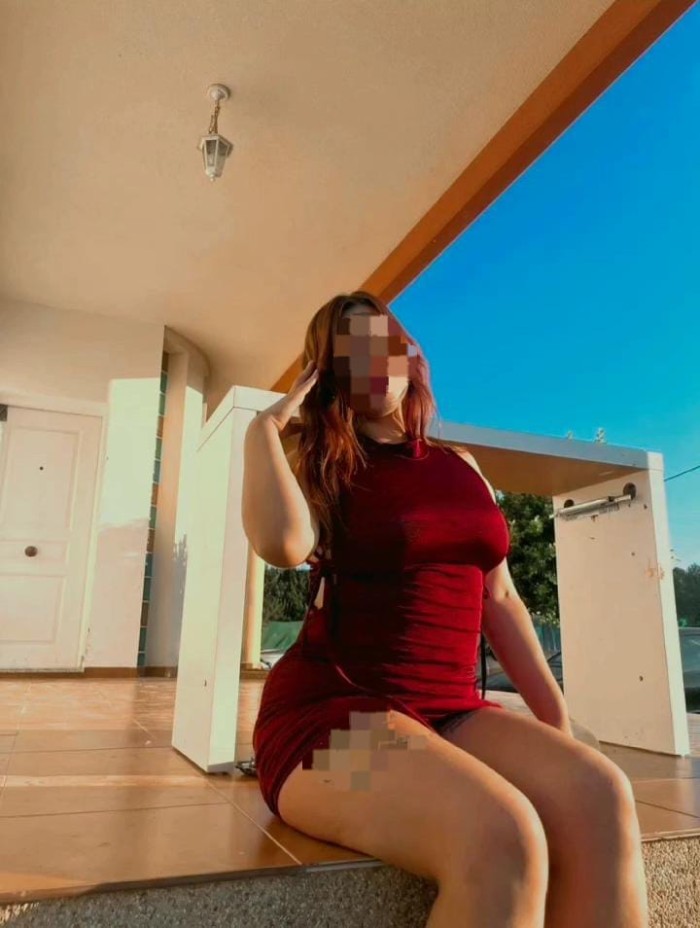 PUTICA IMPLICADA Y FIESTERA CHUPA POLLAS