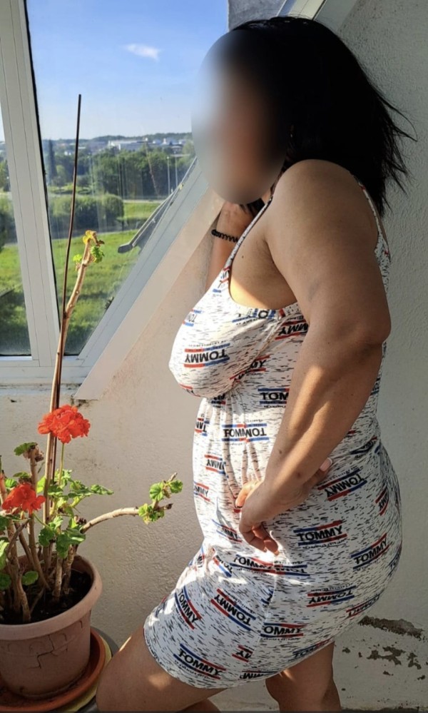 Ama de casa aburrida y cachonda