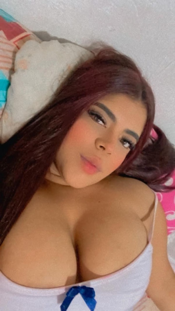 (I) MORENA, BUENAS TETAS PARA UNA CUBANA