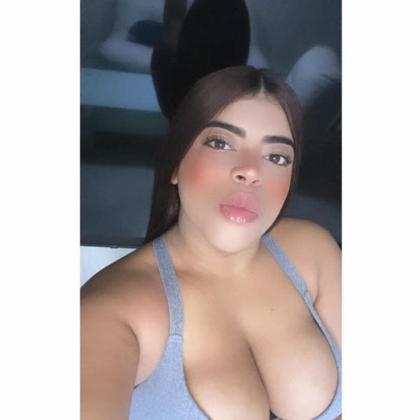 (I) MORENA, BUENAS TETAS PARA UNA CUBANA
