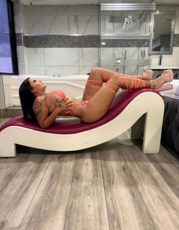 REBECA HERMOSA JOVEN LATINA EN VALENCIA