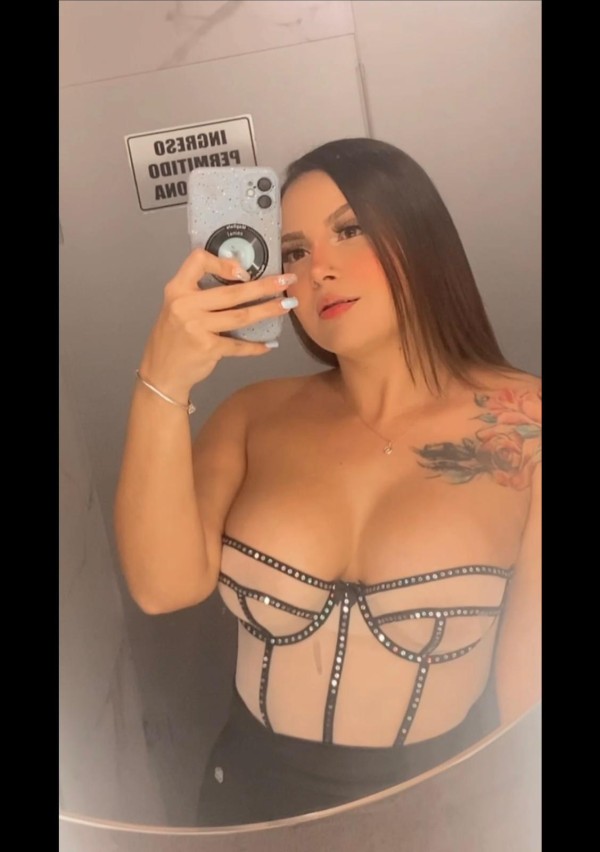 REBECA HERMOSA JOVEN LATINA EN VALENCIA