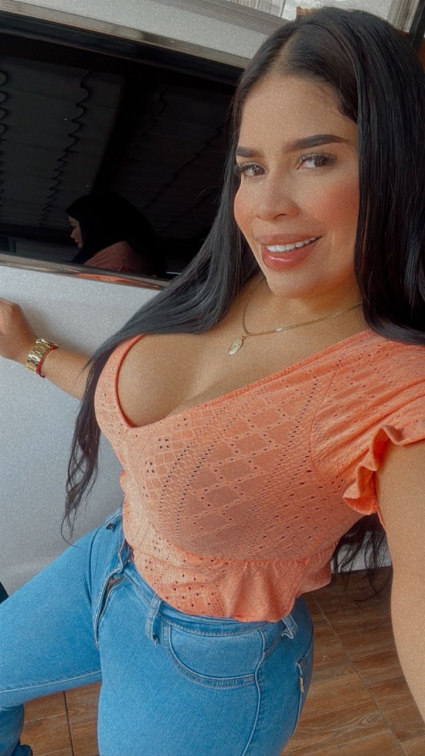 VENEZOLANA SUPER GUAPA Y COMPLACIENTE