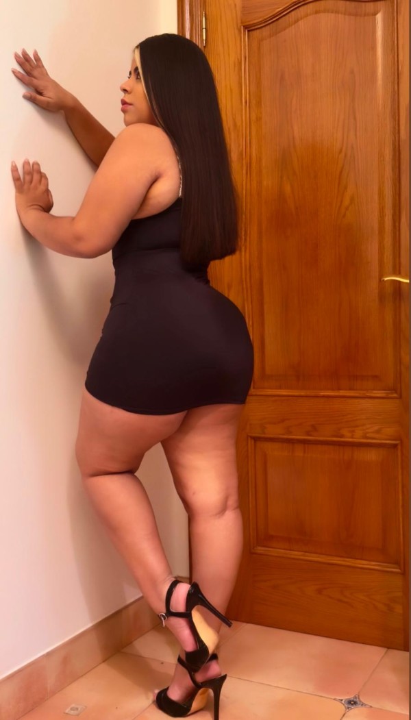 VALENTINA, VEN A PROBAR EL MEJOR CULO DE TU VIDA