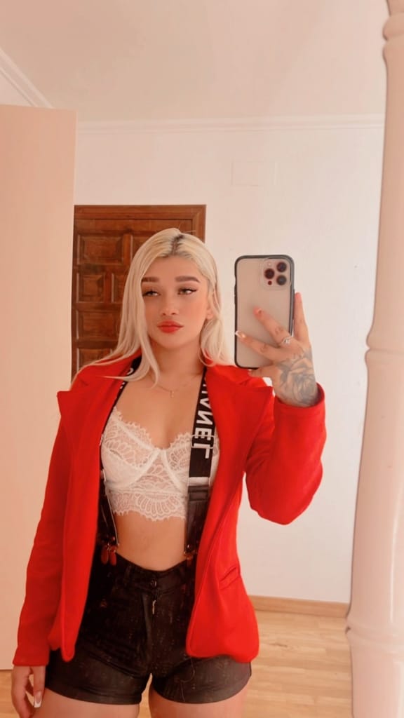 una chica super fogosa con ganitas de