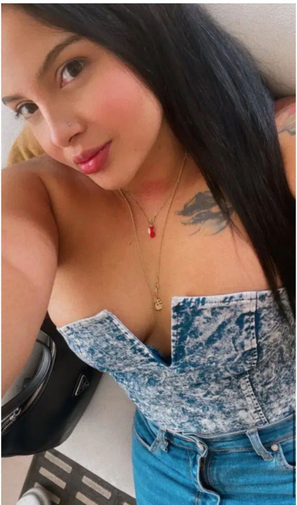 REBECA bella chica colombiana muy cachonda