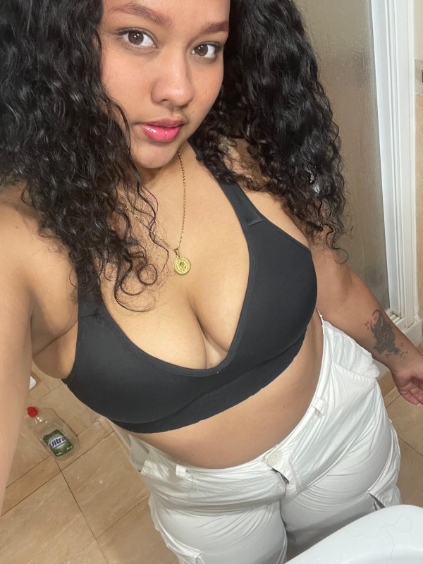 NIÑATA ENRROLLADA Y NINFOMANA