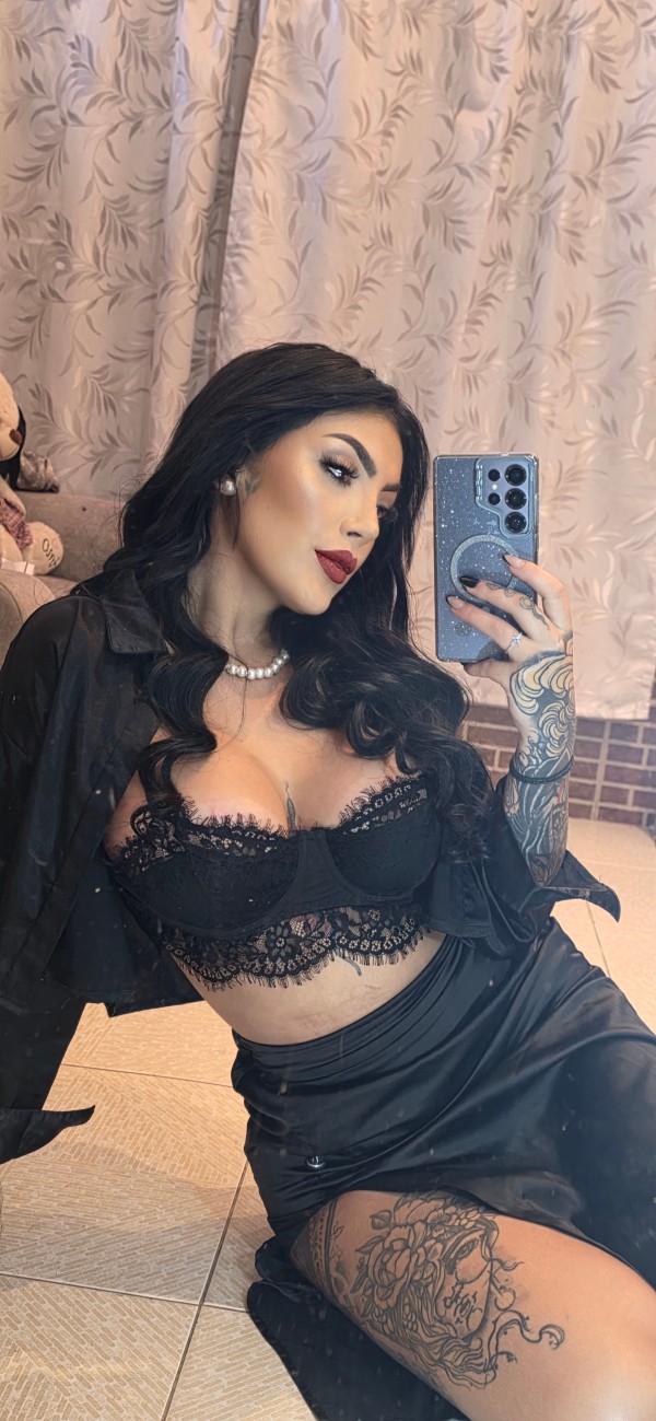 Colombiana tatuada