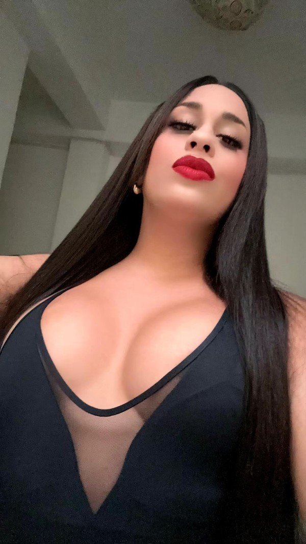 Chica fiestera ardiente y fiestera ven a mi casa