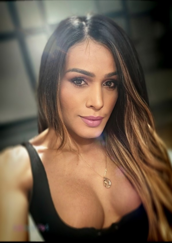 Trans femenina ,20 Cms .FIESTERA Y LECHERA. Besos con lengua