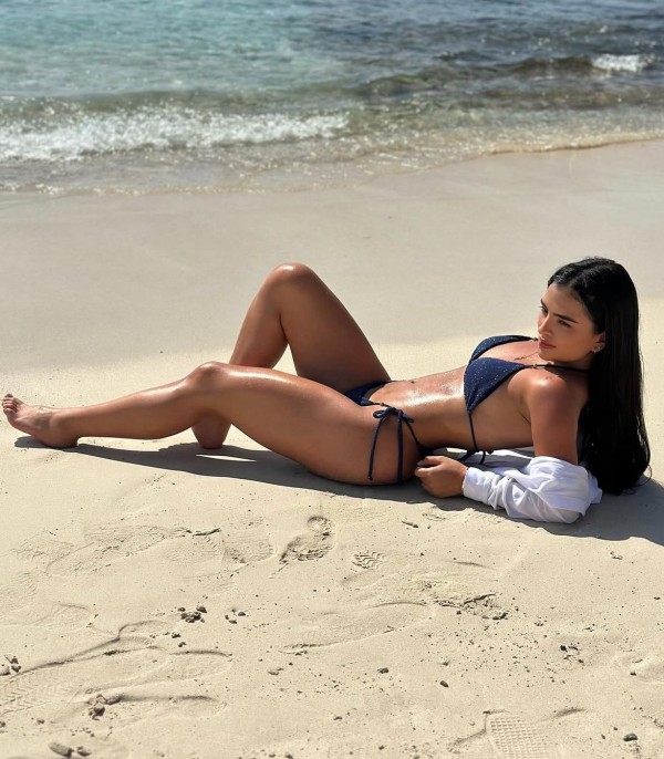 UNIVERSITARIA POR POCOS DIAS EN LA ISLA FIESTERA