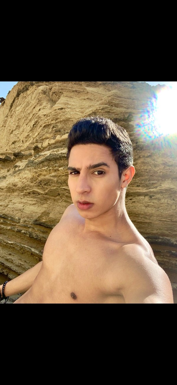 MATEO, LATINO JOVEN DE LUJO. VERSÁTIL Y SEXY
