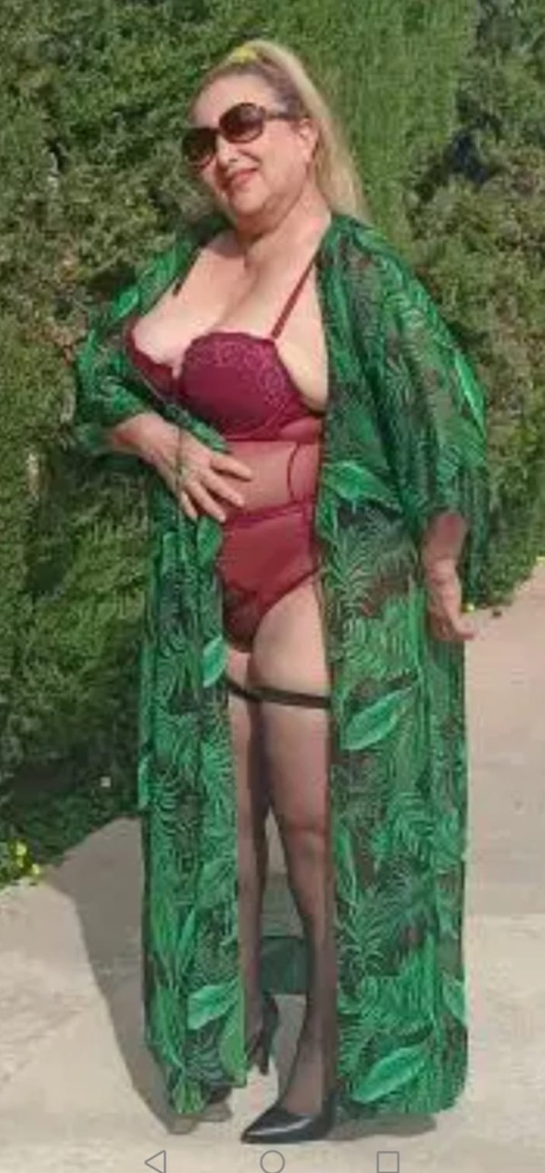 Venezolana madura muy cachonda y divertida