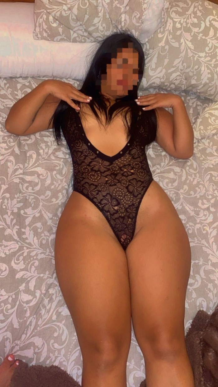 ESTOY ESPERANDOTE SUPER CACHONDA Y BIEN GUARRA