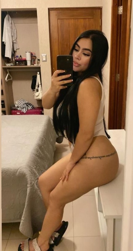 Una latina muy caliente con ganas de jugar Real