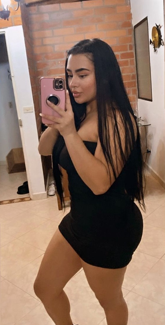 Una latina muy caliente con ganas de jugar Real