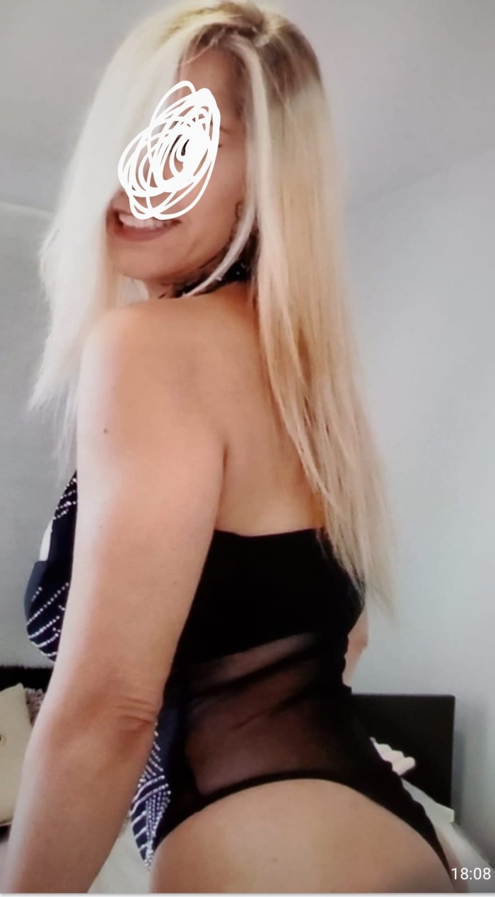 Trato de novios besos apacionados pasión sensualid