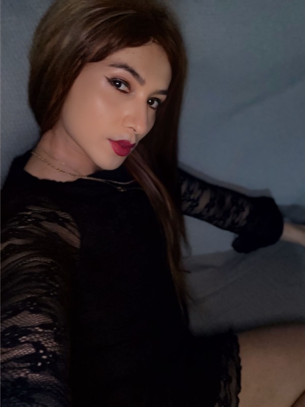 FOTOS REALES!!Trans rubia delgada sexy elegante fiestas poppers