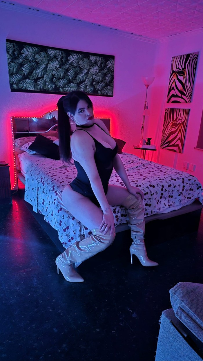 VIANKA NOVEDAD POLLONA GUAPISIMA ACTIVA Y PASIVA