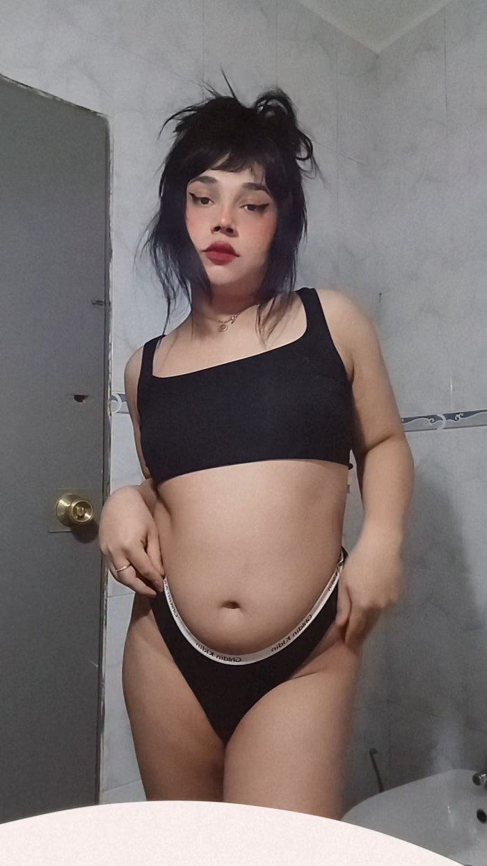 TODA UNA PERRA EN LA CAMA FIESTERA TRAGONA 24HRS D