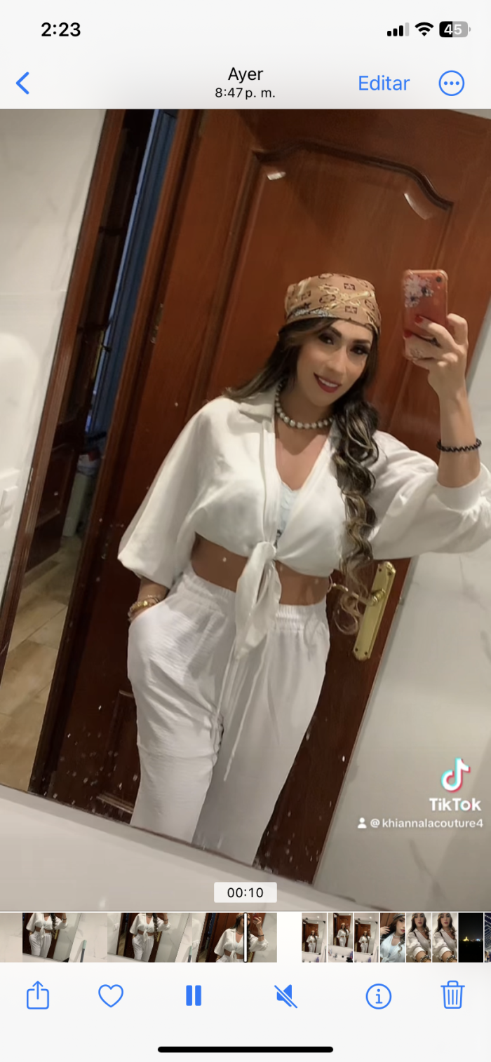 Joven Femenina 22 años real masajista