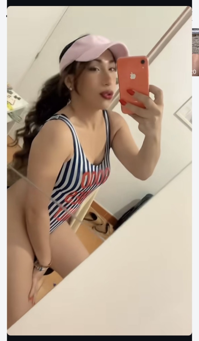 Joven Femenina 22 años real masajista