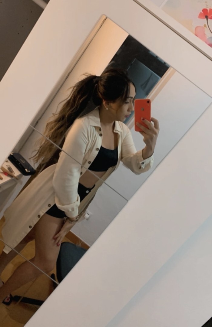 Joven Femenina 22 años real masajista