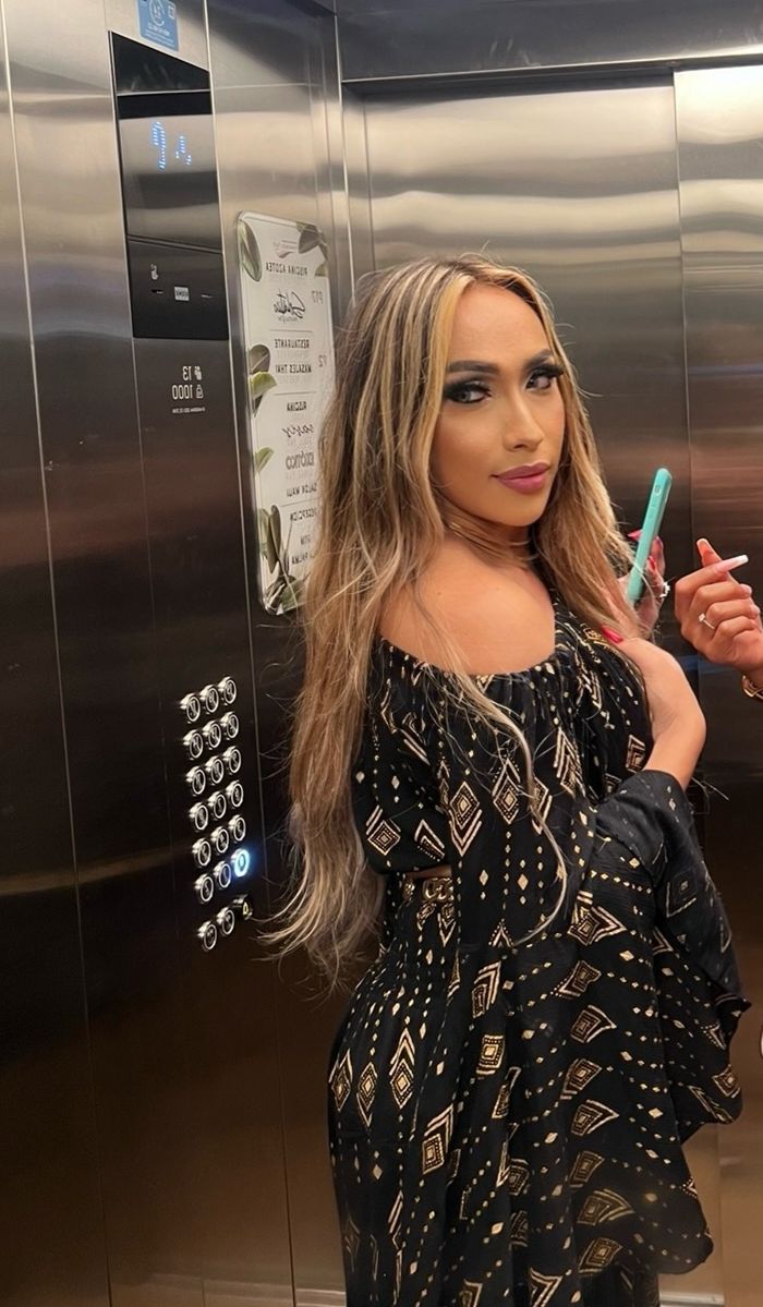 Joven Femenina  22 años real  masajista