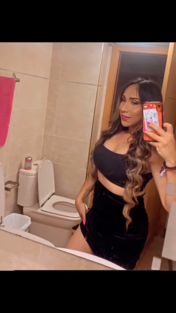 Joven colombiana Muy Femenina Soy T  Masajista