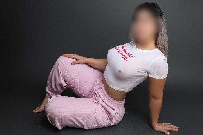 MAMADAS A PELO, JOVENCITA VICIOSA SOLO SALIDAS