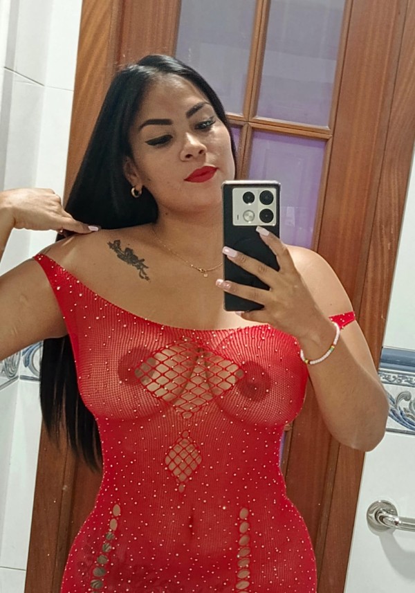 PUTITA CON GANAS DE COMERME TU POLLA