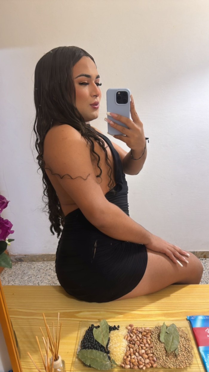 MUY DOTADA CHICA TRANS EN PUERTO SAGUNTO