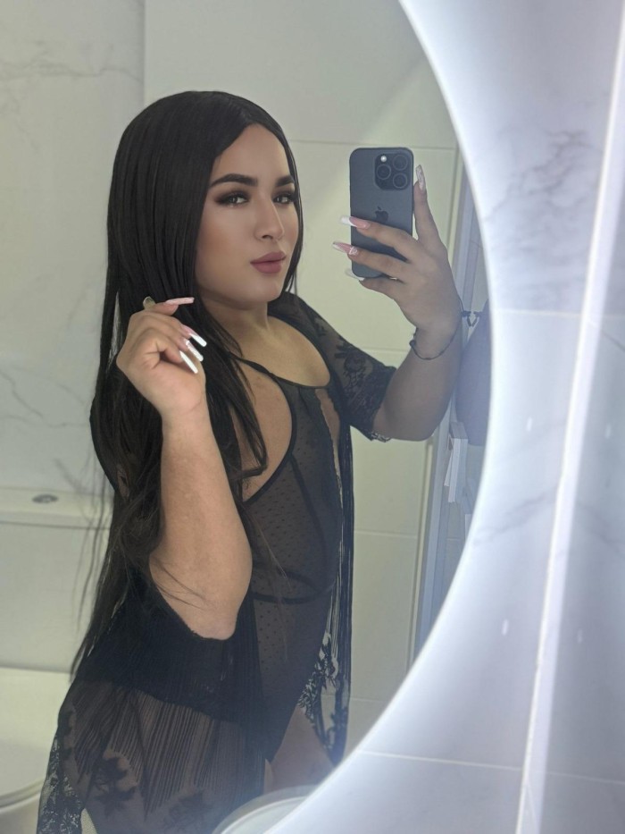 MUY DOTADA CHICA TRANS EN PUERTO SAGUNTO