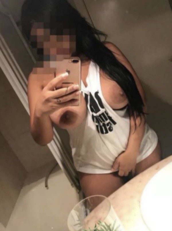 Ven y córrete en mis tetas