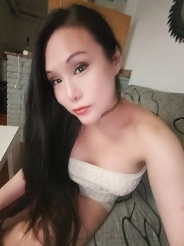 La reina del la Asia con Brasil cammy