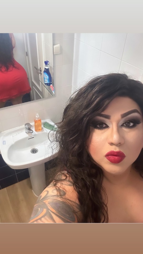 BESUCONA, LAME CULOS, DOY Y RECIBO LECHE EN BOCA, BESO BLANCO Y MEADOS